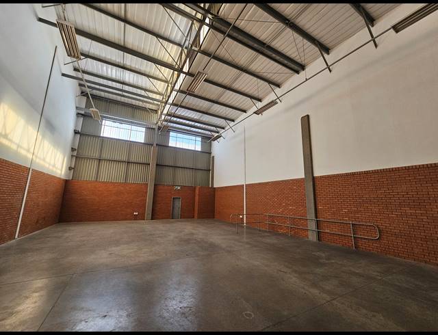 344M² WAREHOUSE TO LET IN LONGLAKE